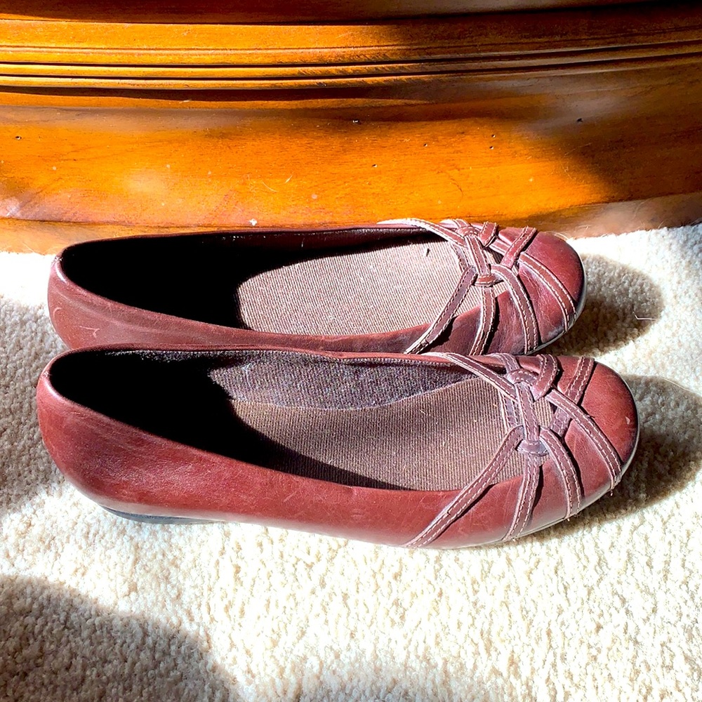Clarks leather flats